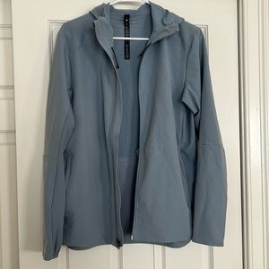 Men’s greyish/blue Lululemon jacket.